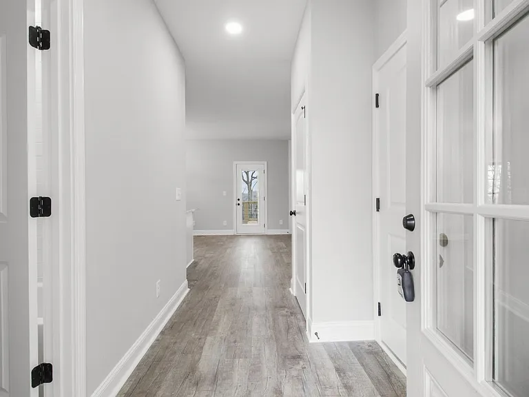 2125 Powell Rd — Photo 4