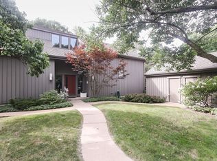 729D Old Barn Rd #M-7, Barrington, IL 60010