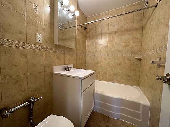 4th image of 13921 85th Dr APT 3F