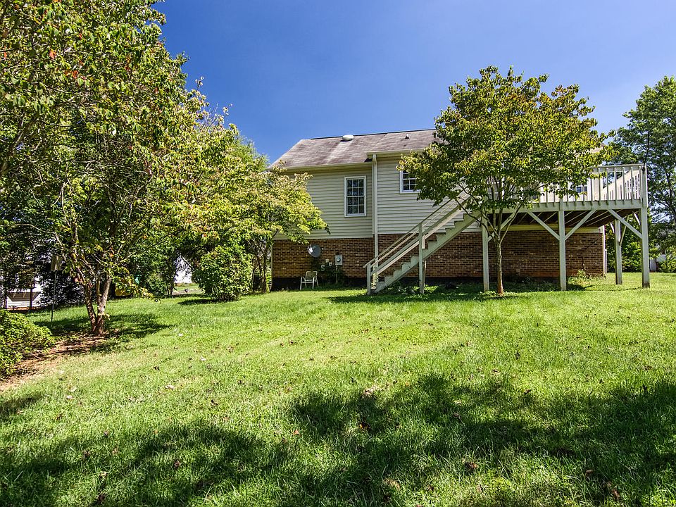 2nd image of 120 Sedgewick Ridge Ct