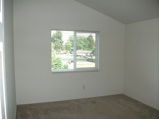 4th image of 4321 NE 57th Pl