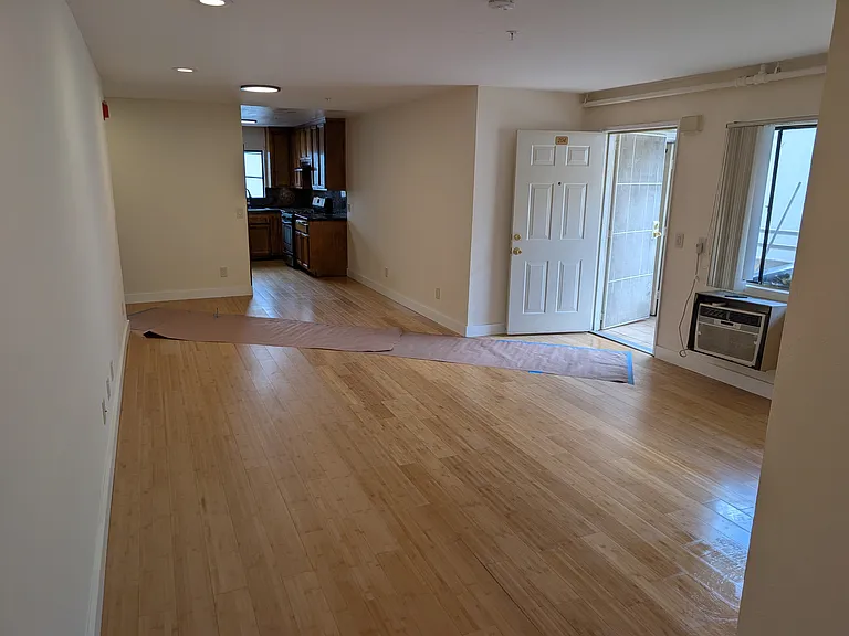 1850 Winona Blvd #204 — Photo 11