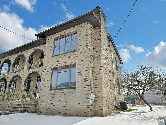3rd image of 34 Locust St
