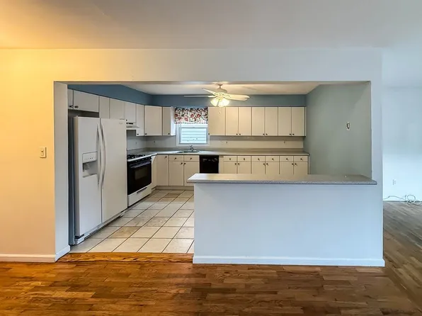 513 Avenue C image 8 of 27