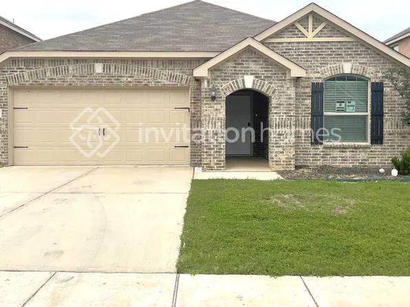 135 Magnolia Dr, Sanger, TX 76266
