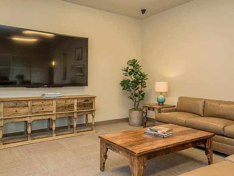 Axis Apartments — Photo 5
