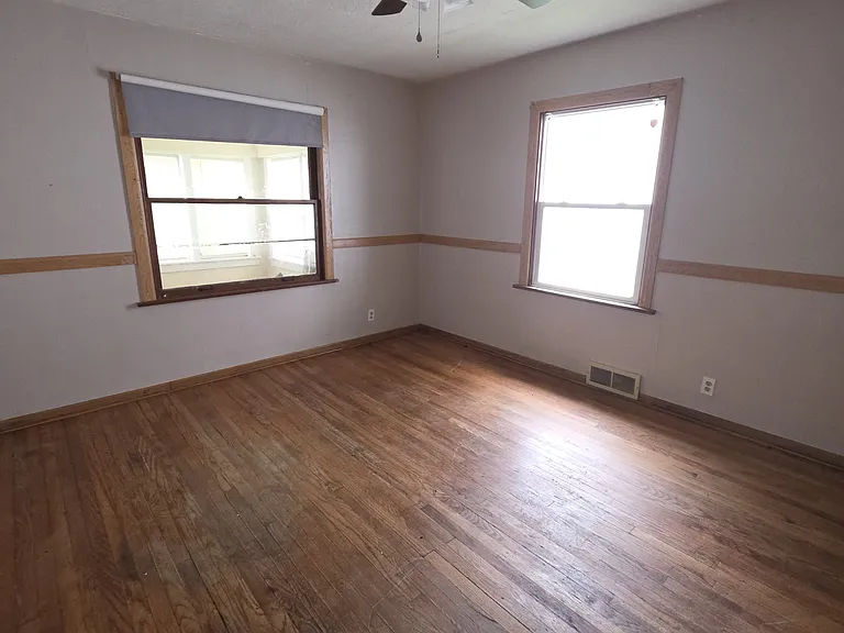 1818 E Clay St — Photo 12