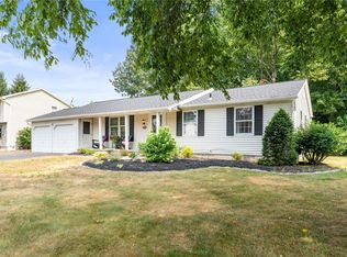 706 Close Cir, Webster, NY 14580