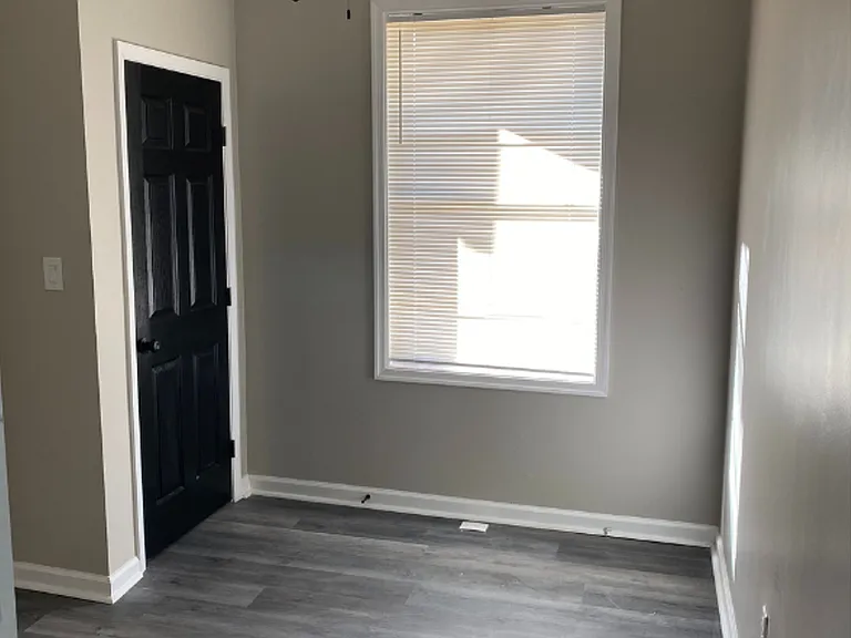 2123 Sinclair Ln — Photo 6