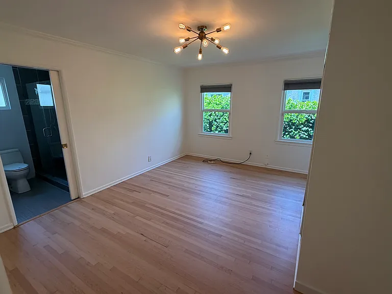1221 S Curson Ave — Photo 40