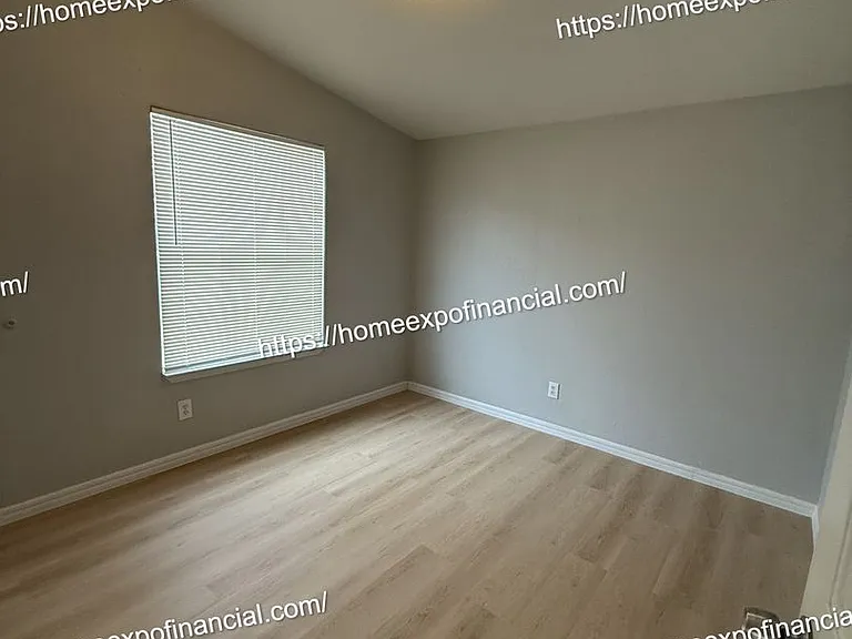 26590 Franklin Ave — Photo 17