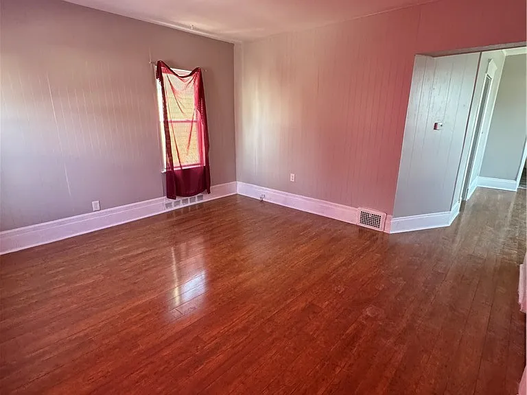 9316 Raymond Ave — Photo 4