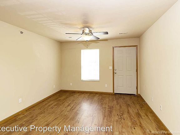 3rd image of 547 Olive St APT 206