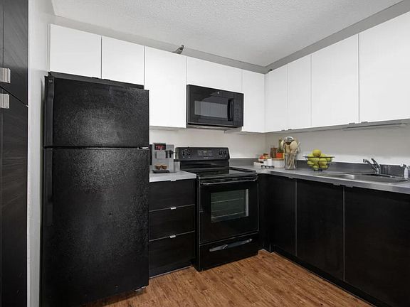 2nd image of 1004 N Lasalle St #815