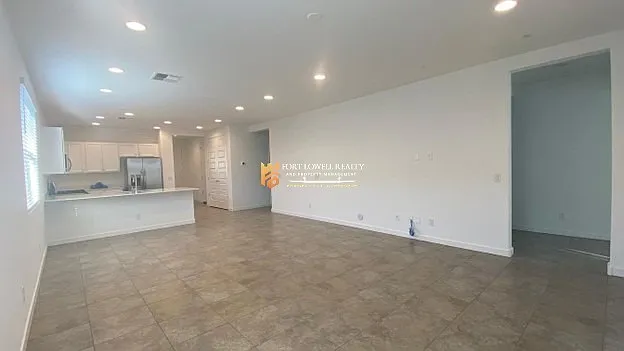 5 bed, 3.0 bath, 1953 sqft, $2,500 — Photo 3