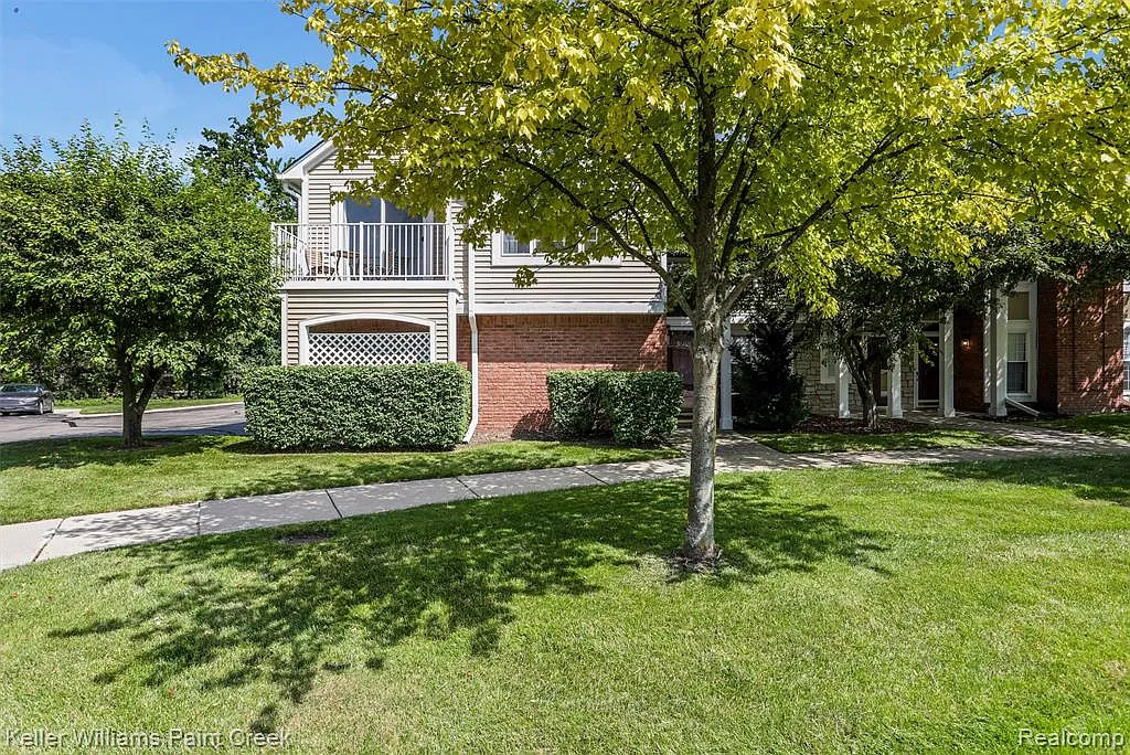 2 bed, 1.0 bath, 1066 sqft, $1,700 — Photo 2