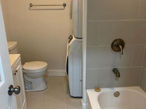 4th image of 1527 W Girard Ave APT 1F