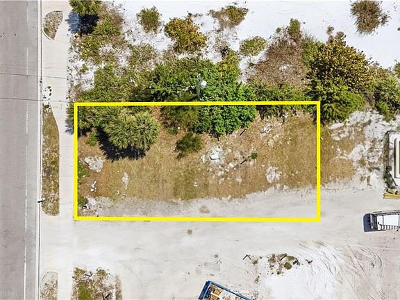 3rd image of 626 Estero BLVD