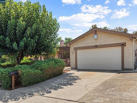 2nd image of 3605 Hemingway Dr