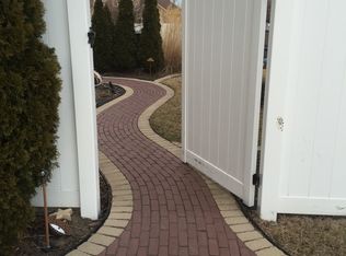 225 Knightbridge Pl, Munster, IN 46321