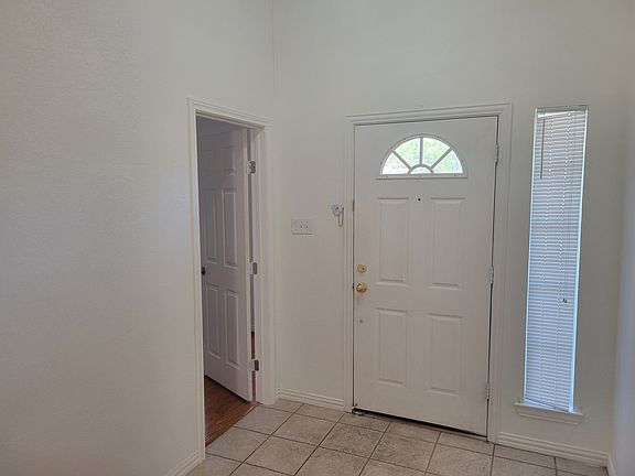 2nd image of 1424 Chapman Dr