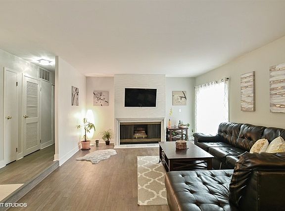 3rd image of 1240 Park Ave W APT 306