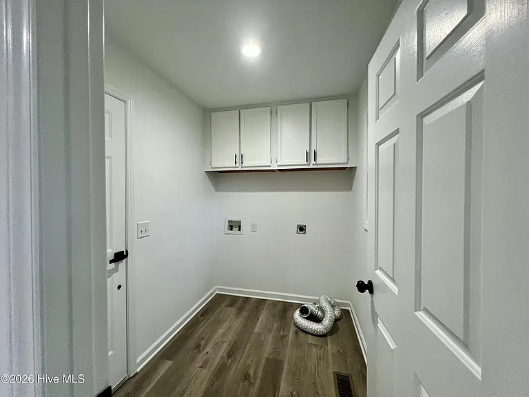 157 Edinburgh Dr — Photo 22