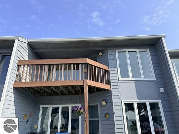 4th image of 403 W Lake St Unit 54