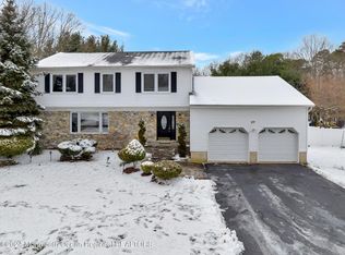 27 Saupe Dr, Manalapan, NJ
