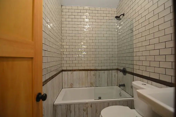 Rented by Hagstrom Management Inc | media 32