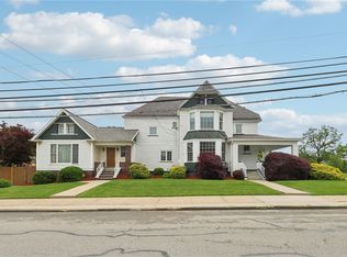 134 4th St, Ellwood City, PA 16117