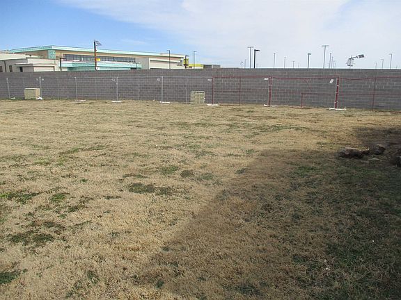 5th image of 3206 W Macarthur Rd