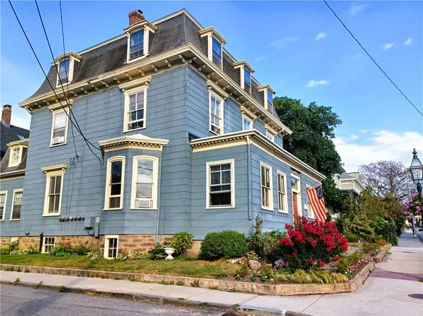 106 Touro St APT 2E, Newport, RI 02840