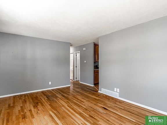 4th image of 3622 S 120th St