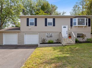 6 Lakeview Dr, Toms River, NJ 08757