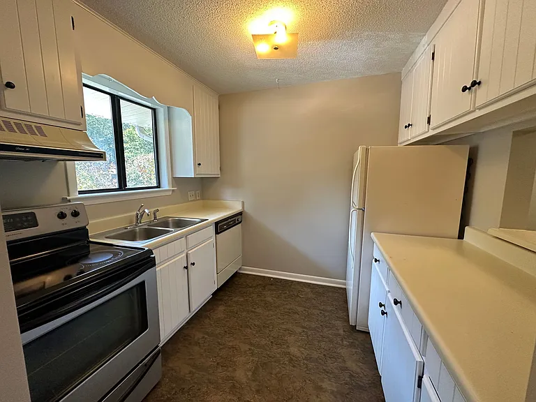 203 Driftwood Ln — Photo 15