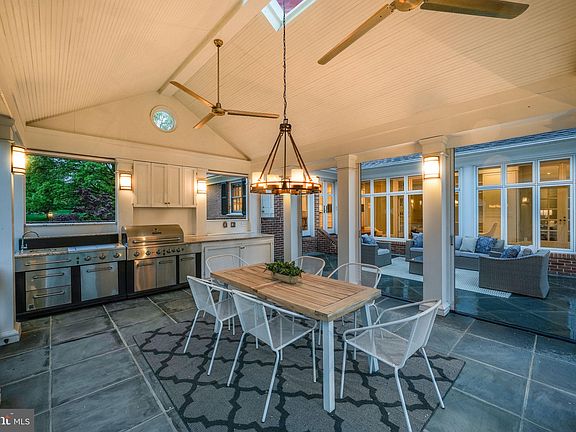 2nd image of 1419 Janneys Ln