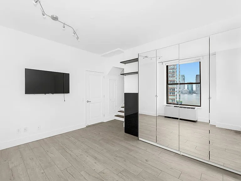 20 West St #18B — Photo 14