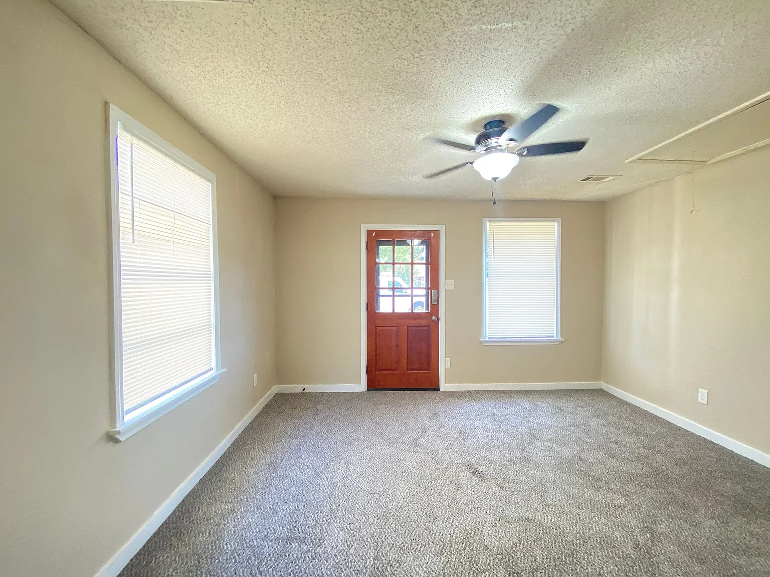 1622 College St — Photo 3