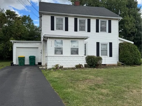 6773 Akron Rd, Lockport, NY 14094