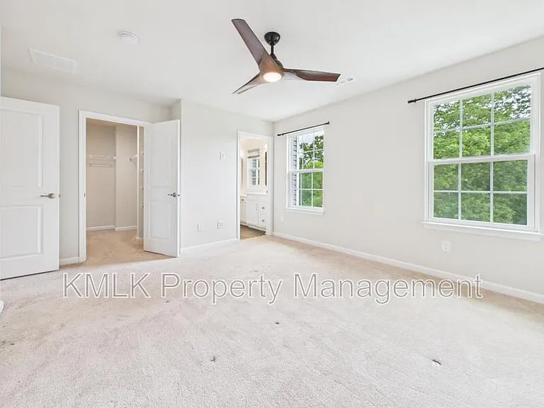 4037 N Steels Cir — Photo 41