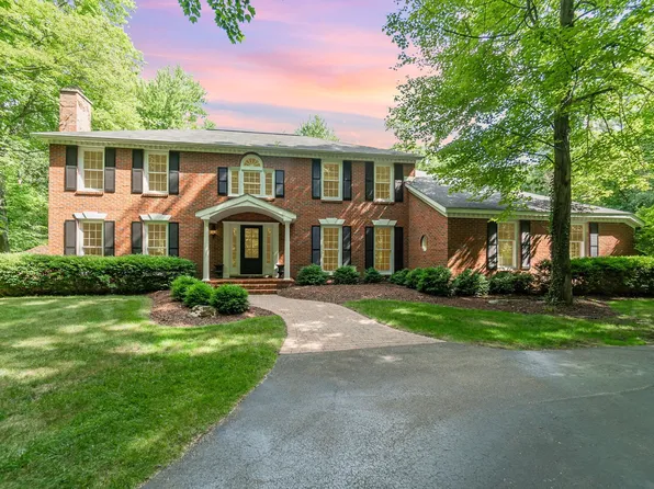 2220 N Old Pine Trl, Midland, MI 48642