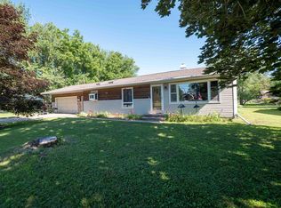 606 E Wisconsin St, Weyauwega, WI 54983