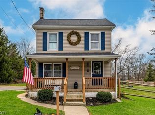 10 Smith St, Hampton, NJ 08827