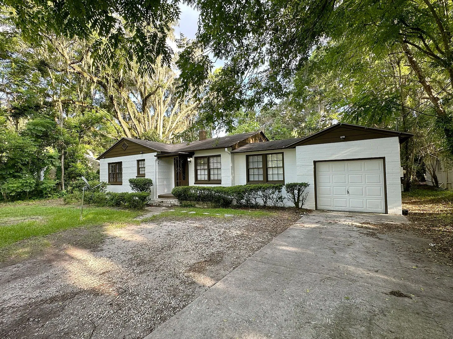 3 Bedroom, 3 Bath House in Hibiscus Park - Near UF Law! — Photo 1