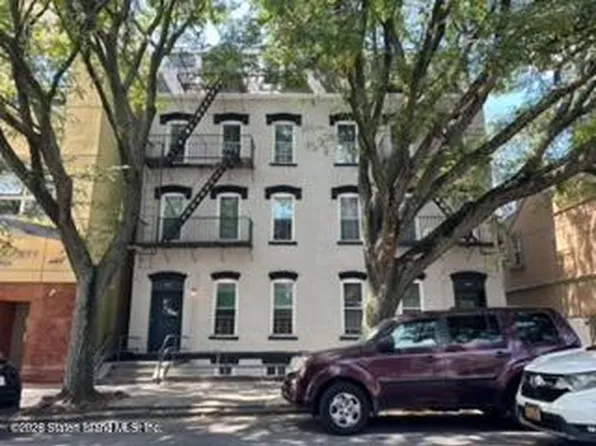 440-442 Saint Marks Pl, Staten Island, NY 10301