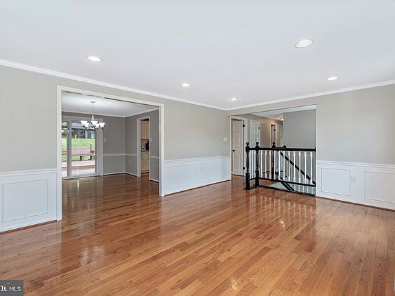 5th image of 2227 Regina Dr