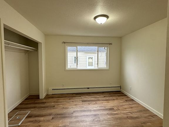 4th image of 708 12th St W APT 1
