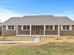 105 Warne Ln, Washington, PA 15301