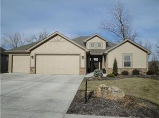 2916 Somerset Dr, Leavenworth, KS 66048